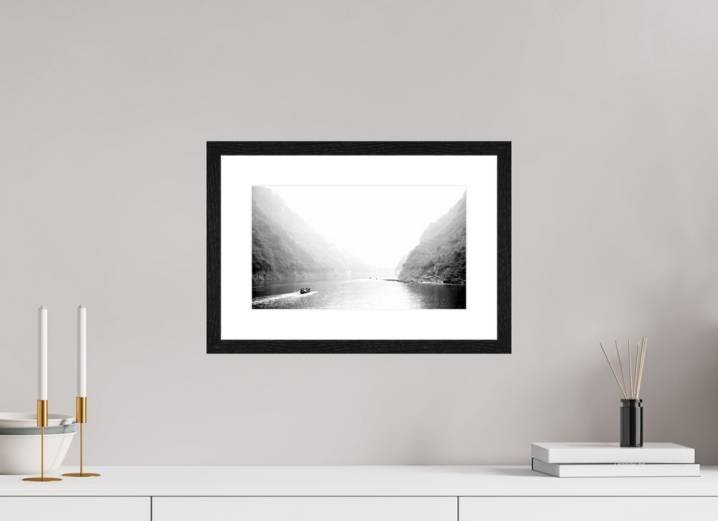 34.2 x 20 cm, Black Frames River Li