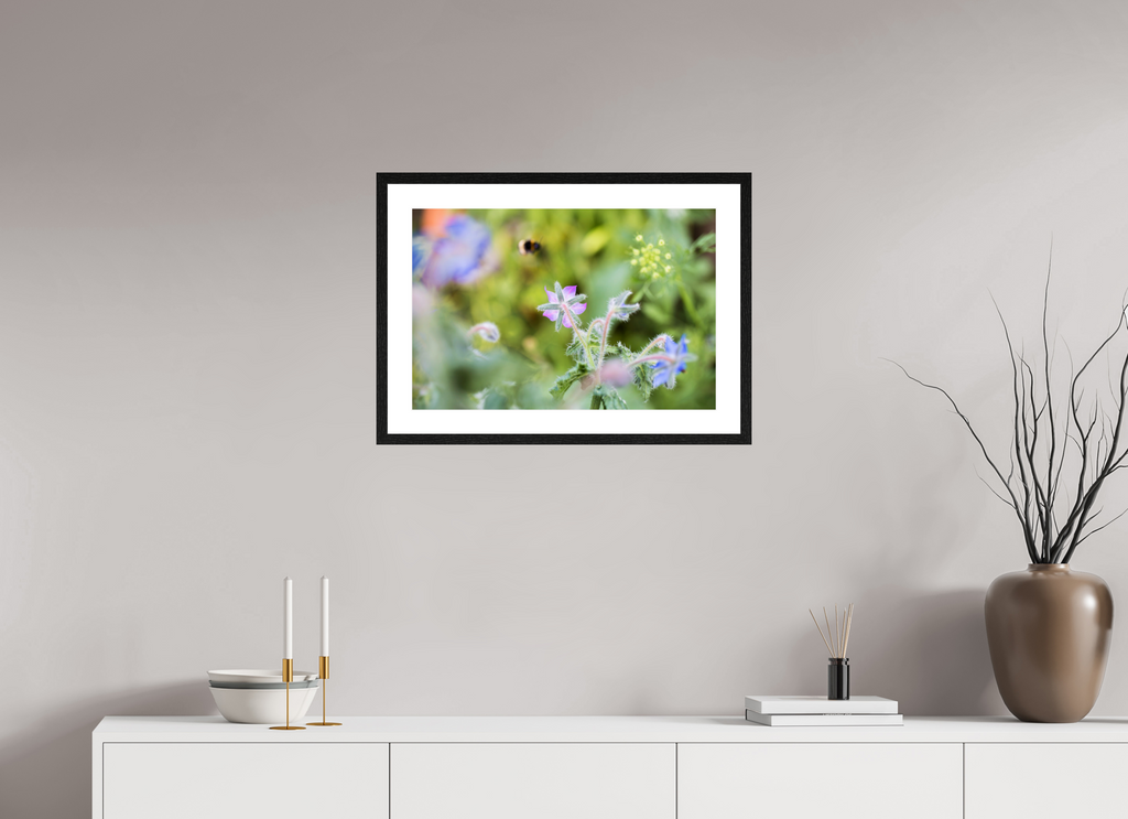 60 x 40 cm, Black Frames Dreamy Bee