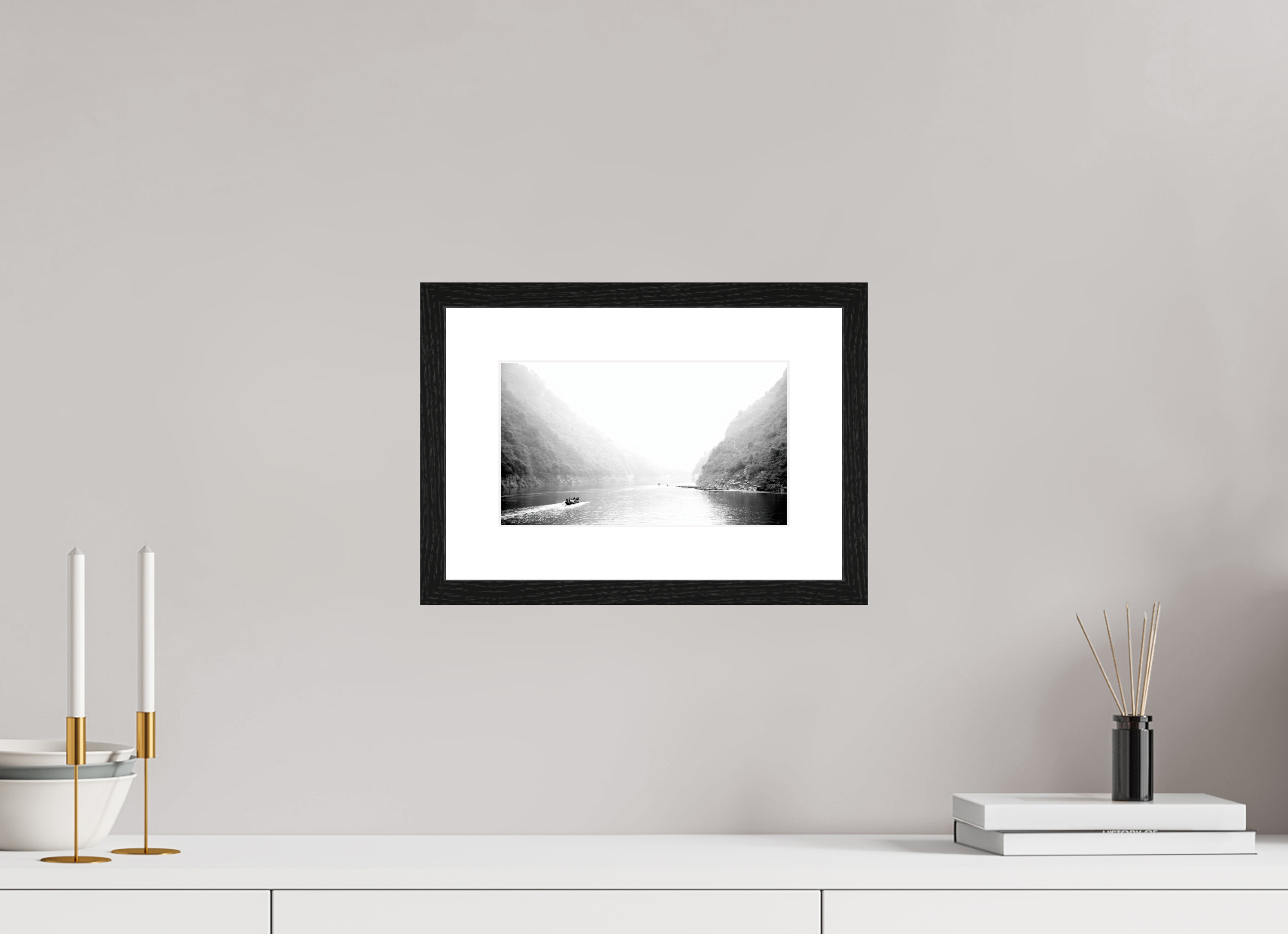 25.7 x 15 cm, Black Frames River Li