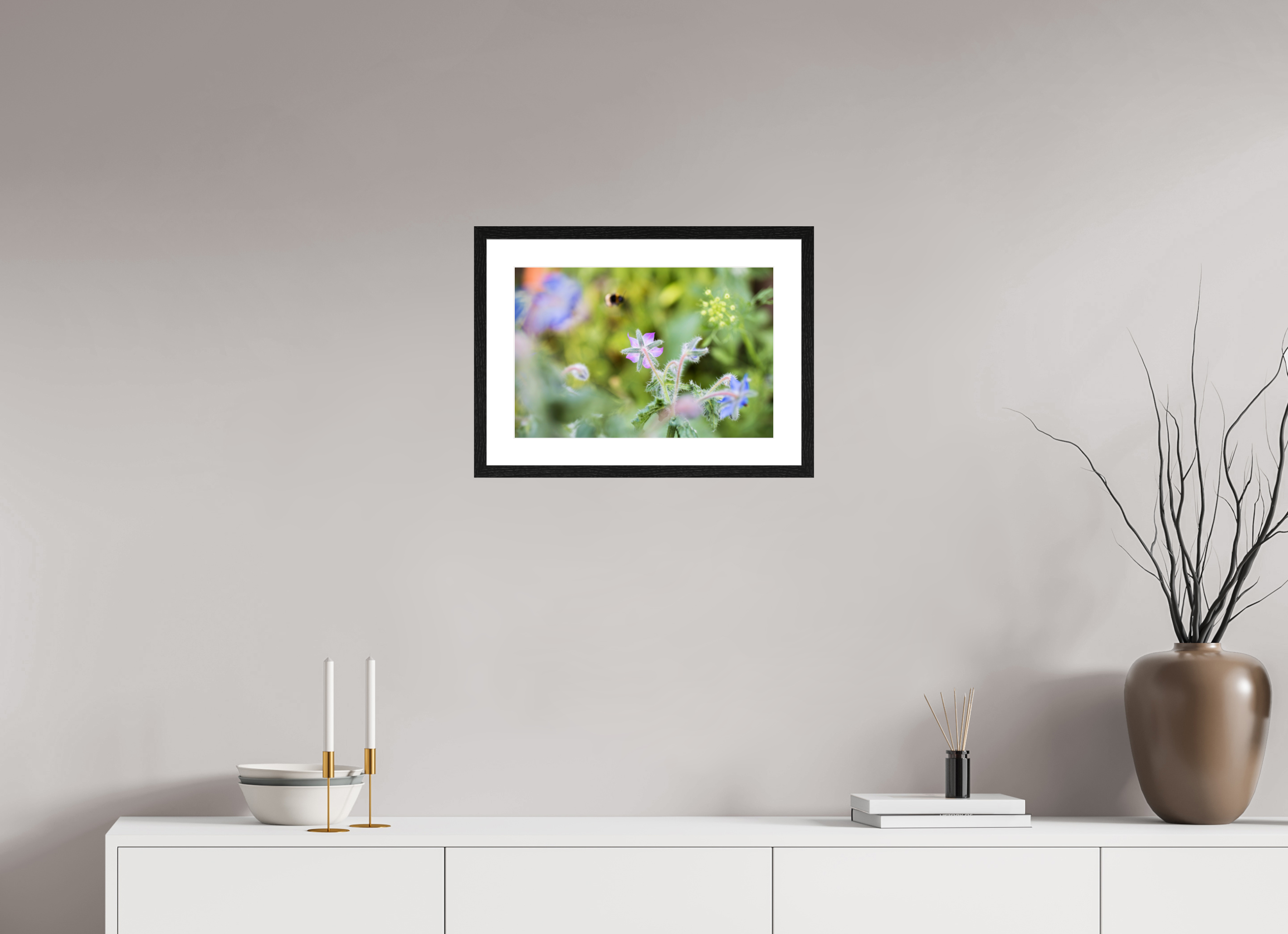 45 x 30 cm, Black Frames Dreamy Bee